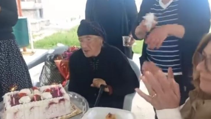 102 yaşındaki Zeliha teyzeye yaş günü kutlaması