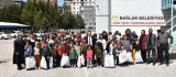 Bağlar Belediyesi'nden depremden etkilenen çocuklara giysi desteği