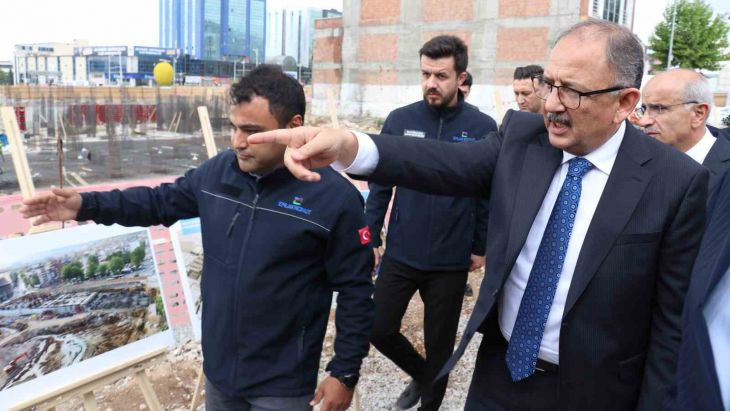 Bakan Özhaseki Malatya'da çarşı projesini inceledi