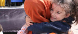 Çadır kentte 5 yaşındaki Nehir'e doğum günü sürprizi