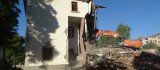 Depremde hasar alan valilik binası yıkılıyor