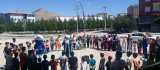 Diyarbakır'da çocuklar oyunlar eşliğinde caminin yolunu tuttu