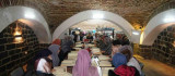 Diyarbakır'da depremde hayatını kaybedenler için hatim okunuyor