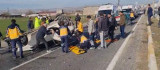 Diyarbakır'da hafriyat kamyonu otomobille çarpıştı: 1'i ağır 3 yaralı