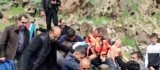 Diyarbakır'da kayalıklardan düşen vatandaş helikopter ambulans ile araziden alındı