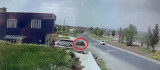 Diyarbakır'da kontrolden çıkan otomobilin kaza anı güvenlik kamerasına yansıdı