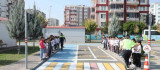 Diyarbakır'da minik öğrencilere uygulamalı trafik eğitimi verildi
