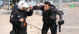 Diyarbakır'da terör yandaşları polise taş ve su şileleri fırlattı