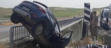 Diyarbakır feci kaza: Otomobil köprüde asılı kaldı, 1 kişi öldü, 3 kişi yaralandı