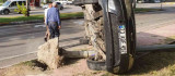 Elazığ'da aydınlatma direğine çarpan otomobil devrildi: 2 yaralı