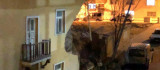 Elazığ'da iki katlı evin dış cephesinde dökülmeler meydana geldi