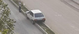Elazığ'da ilginç kaza, otomobil refüje oturdu