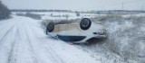 Elazığ'da kar yağışı kazayı beraberinde getirdi, otomobil takla attı