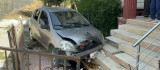 Elazığ'da otomobil apartman bahçesine uçtu: 3 yaralı