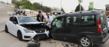 Elazığ'da otomobil ile hafif ticari araç kafa kafaya çarpıştı: 1 yaralı
