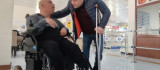 Engelli aracı enkaz altında kalan Ahmet Aslan'a akülü engelli aracı hediye edildi