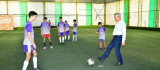 Futbol turnuvasının başlama vuruşunu Başkan Çınar yaptı