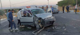 Hafif ticari araçla otomobil çarpıştı: 5 yaralı