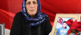 HDP önünde evlat nöbeti tutan anne: 'Oğlumun eline kına yakıp askere göndereceğim'