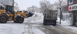 Karlıova'da kar, kamyonlarla taşınmaya devam ediyor