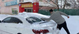 Karlıova'da kar yağışı etkili oldu, eğitime ara verildi