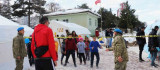 Komandolar ile depremzede çocukların kıran kırana voleybol maçı