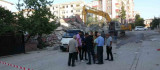 Malatya'da 'Bina çöktü, iş makinesi altında kaldı' ihbarı polisi alarma geçirdi