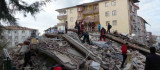 Malatya'da 4 katlı ağır hasarlı bina çöktü