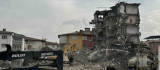 Malatya'da ağır hasarlı binaların yıkımları sürüyor
