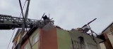 Malatya'da kar kütlesini taşıyamayan iki evin çatısında çökme meydana geldi