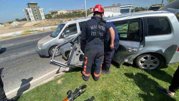 Malatya'da kavşakta üç araç çarpıştı: 4 yaralı