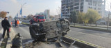 Malatya'da otomobilin refüje çarptığı kaza kameralara yansıdı