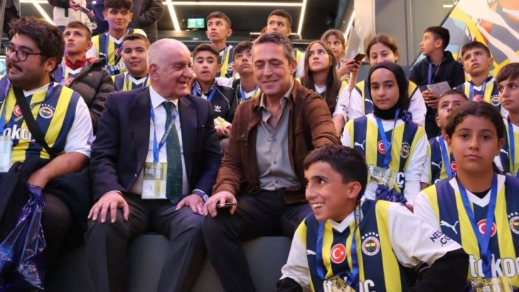 Malatyalı depremzede çocuklara Fenerbahçe Başkanı Ali Koç'tan sürpriz