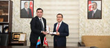 Rektör Kızılay'a Azerbaycan'dan özel devlet ödülü