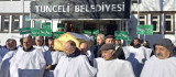 Tunceli'de köylüler, belediyeyi tabut ve kefenlerle protesto etti