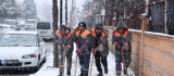 Yeşilyurt Belediyesi ekipleri, kar yağışına hızla müdahale ediyor