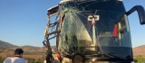 Yolcu otobüsüyle kargo kamyonu çarpıştı: 17 yaralı